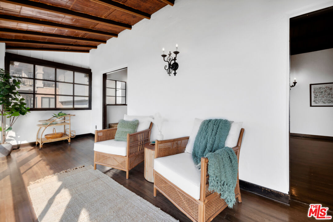 3729 Amesbury Road Los Angeles, CA 90027 - Photo 15 of 61