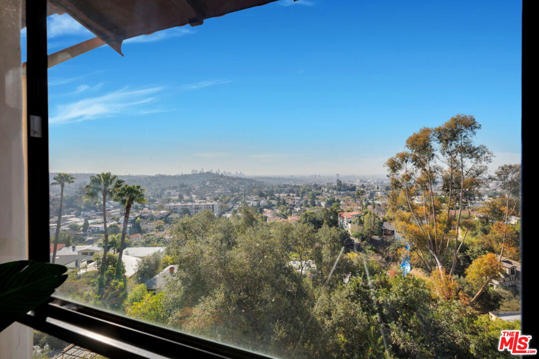 3729 Amesbury Road Los Angeles, CA 90027 - Photo 17 of 61
