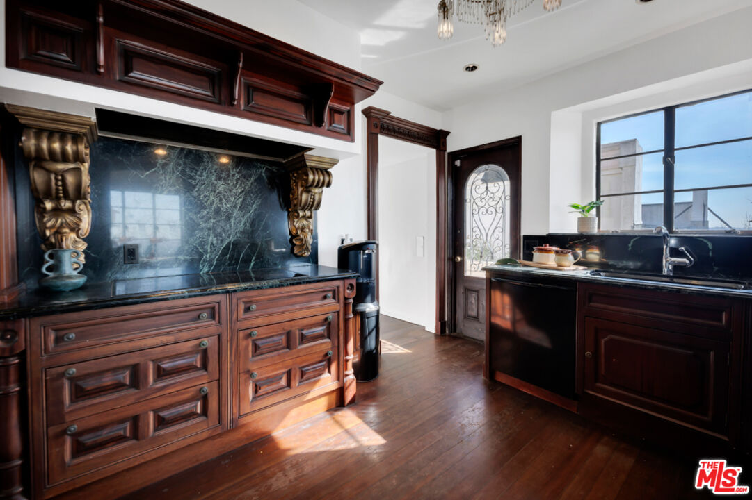 3729 Amesbury Road Los Angeles, CA 90027 - Photo 23 of 61