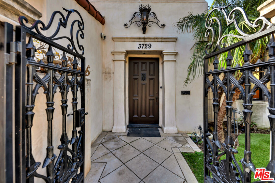 3729 Amesbury Road Los Angeles, CA 90027 - Photo 3 of 61