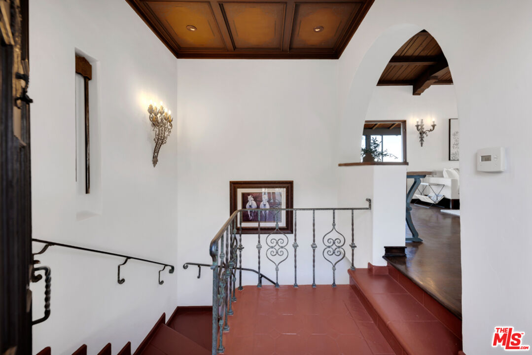 3729 Amesbury Road Los Angeles, CA 90027 - Photo 32 of 61