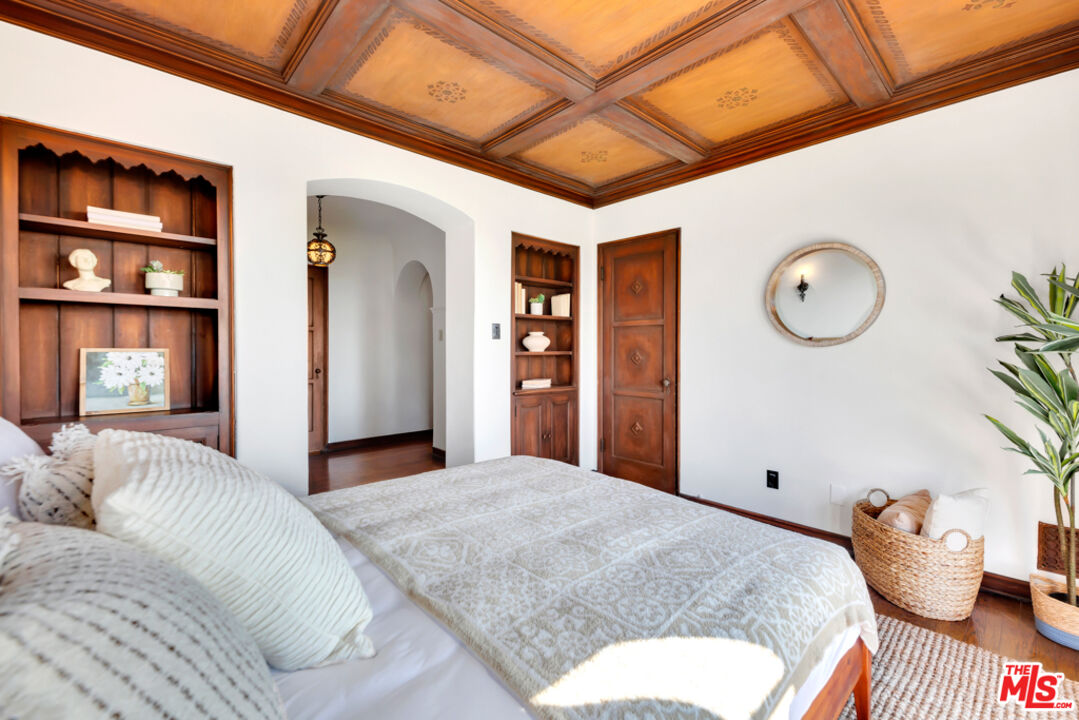 3729 Amesbury Road Los Angeles, CA 90027 - Photo 34 of 61