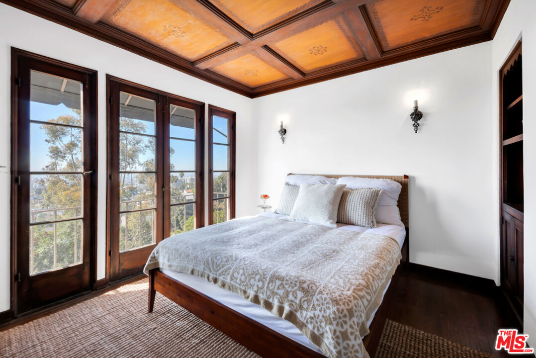 3729 Amesbury Road Los Angeles, CA 90027 - Photo 35 of 61