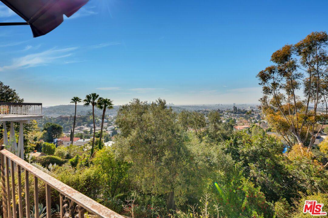 3729 Amesbury Road Los Angeles, CA 90027 - Photo 36 of 61
