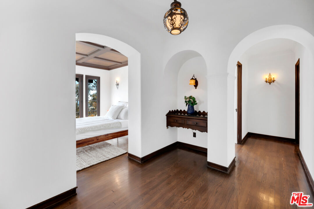 3729 Amesbury Road Los Angeles, CA 90027 - Photo 37 of 61