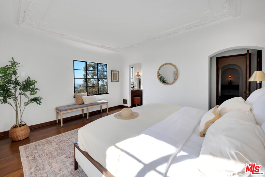 3729 Amesbury Road Los Angeles, CA 90027 - Photo 40 of 61
