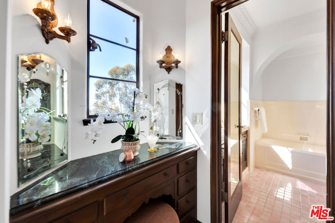 3729 Amesbury Road Los Angeles, CA 90027 - Photo 41 of 61