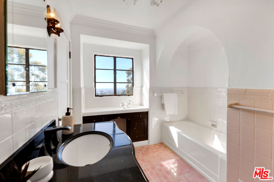 3729 Amesbury Road Los Angeles, CA 90027 - Photo 43 of 61