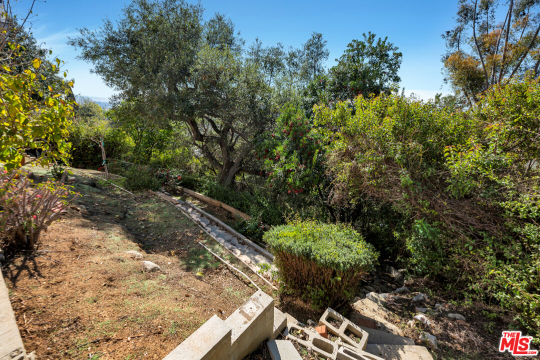3729 Amesbury Road Los Angeles, CA 90027 - Photo 54 of 61