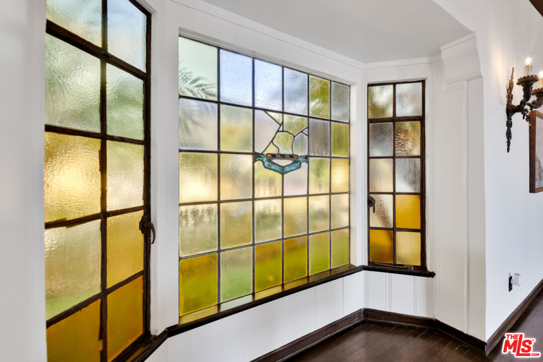3729 Amesbury Road Los Angeles, CA 90027 - Photo 9 of 61