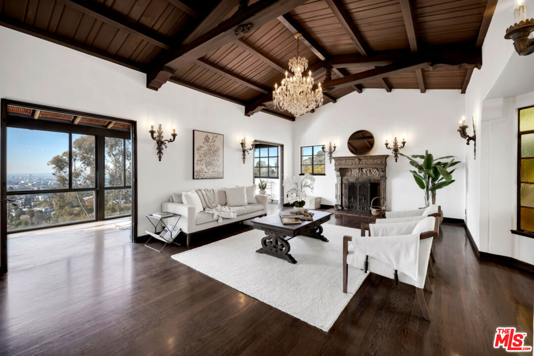 3729 Amesbury Road Los Angeles, CA 90027 - Photo 10 of 61