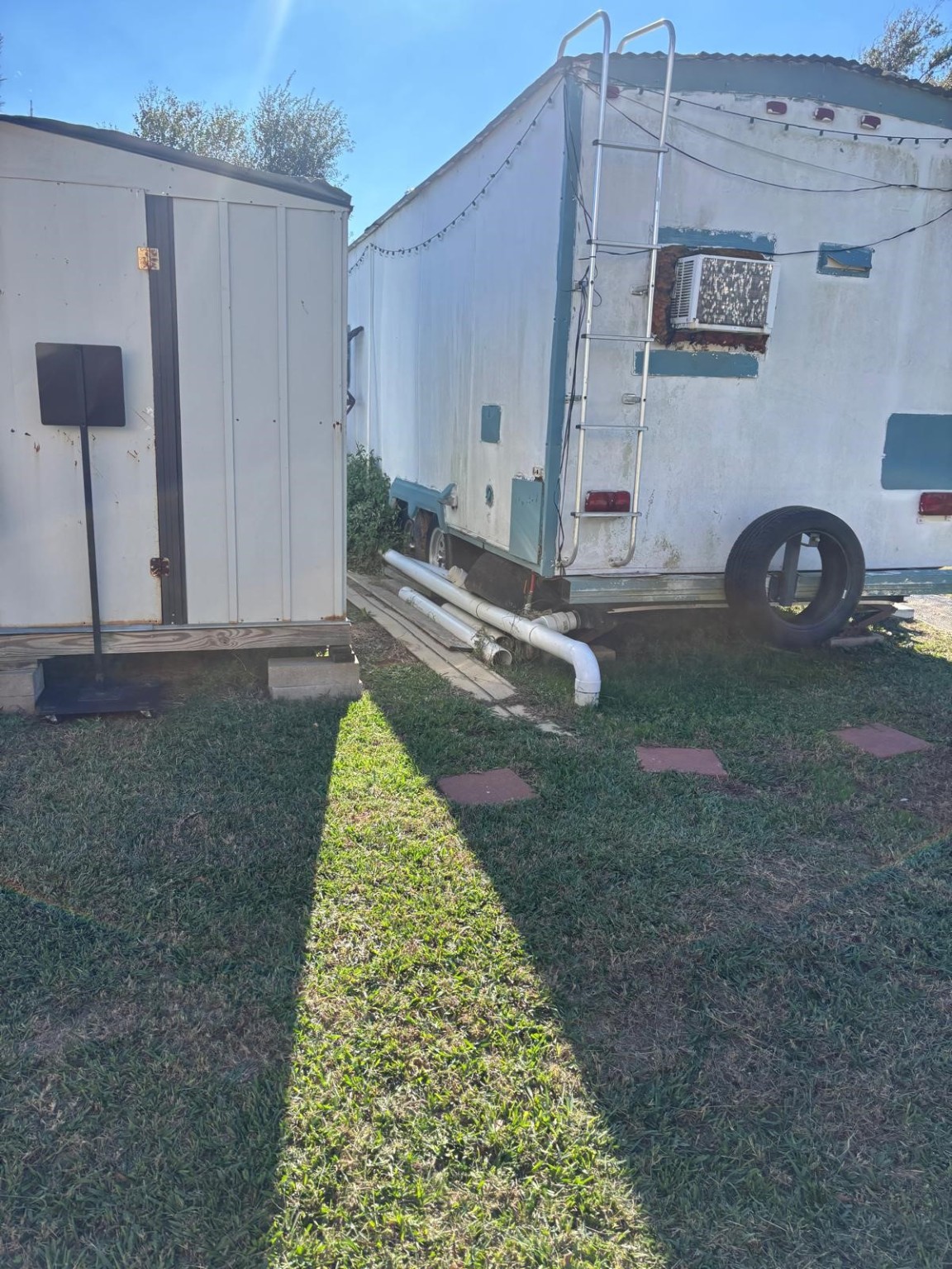 1032 Rd 3570 Cleveland Tx 77327 Cleveland, TX 77327 - Photo 6 of 8 a backyard with table and chairs