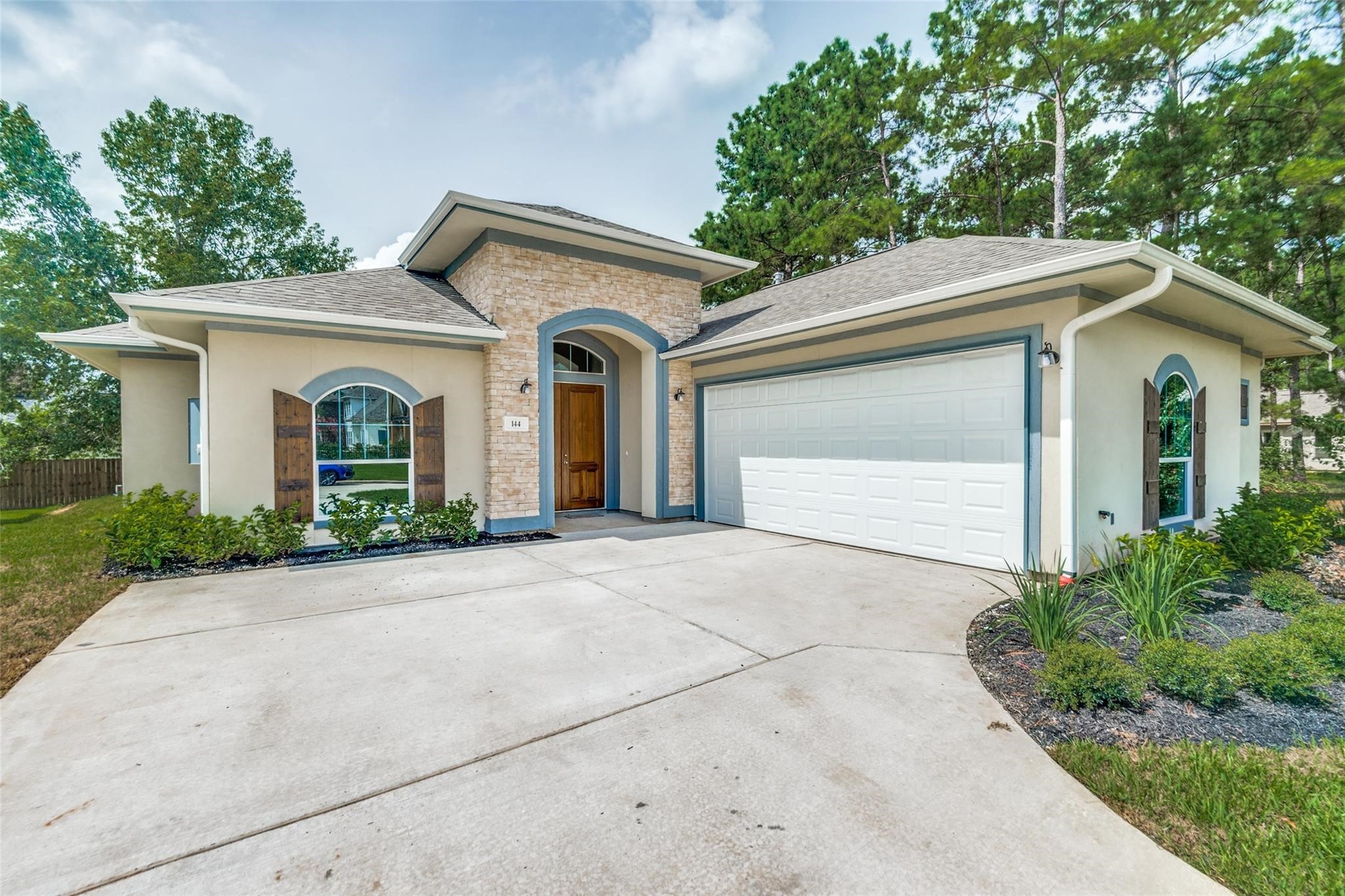 144 Monterrey Road East Montgomery, TX 77356 - Photo 2 of 25