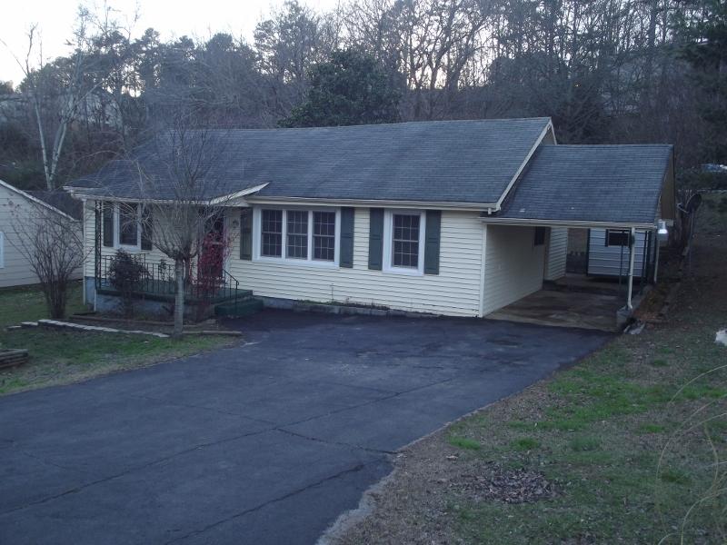 303 Hogan Road Rossville, GA 30741 - Photo 4 of 21 Front 303 Hogan Circle