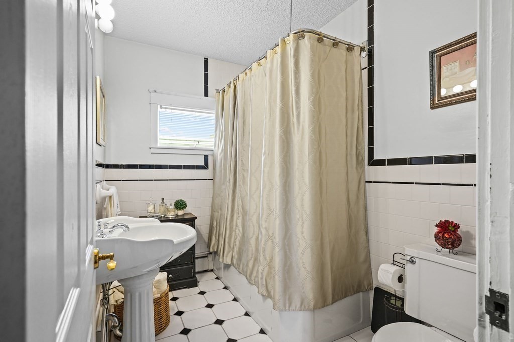 44 18th Street Fall River, MA 02723 - Photo 15 of 24