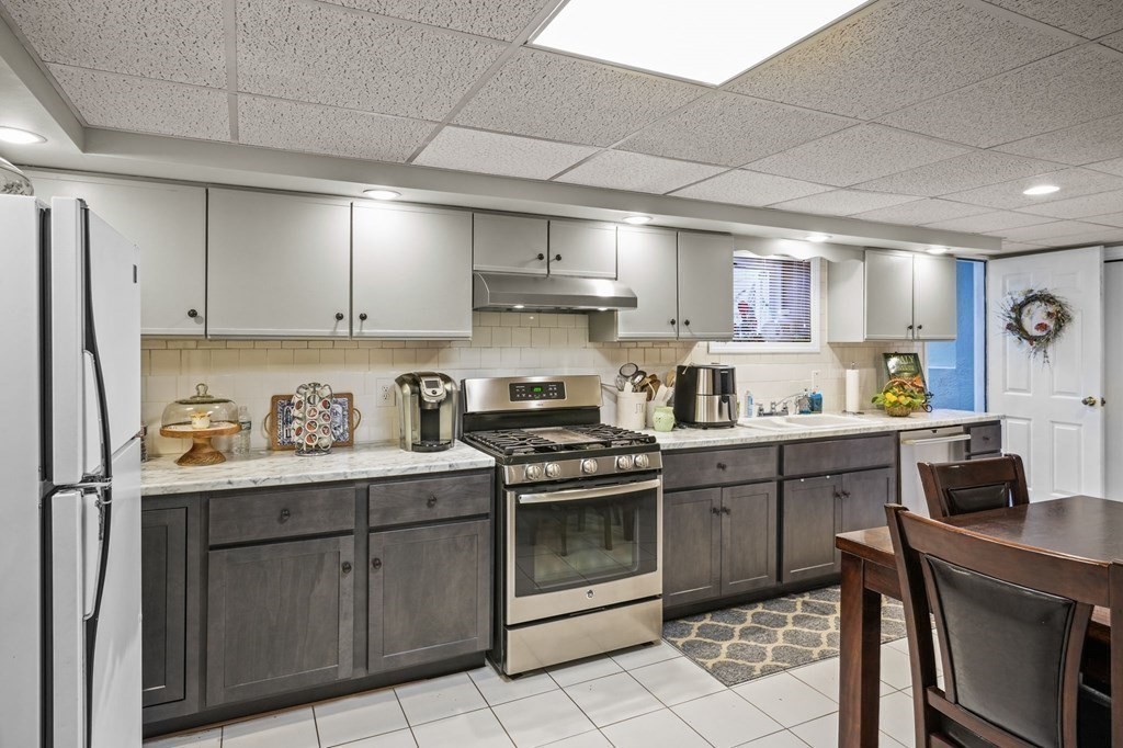 44 18th Street Fall River, MA 02723 - Photo 16 of 24