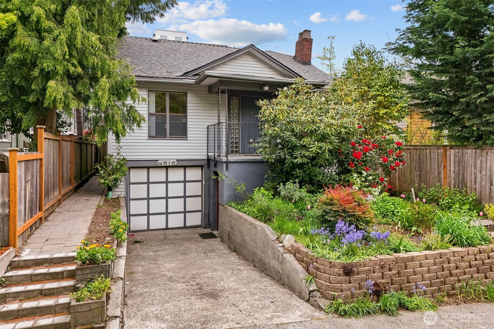 4010 Linden Avenue North Seattle, WA 98103 - Photo 1 of 28 Gallery Image 1