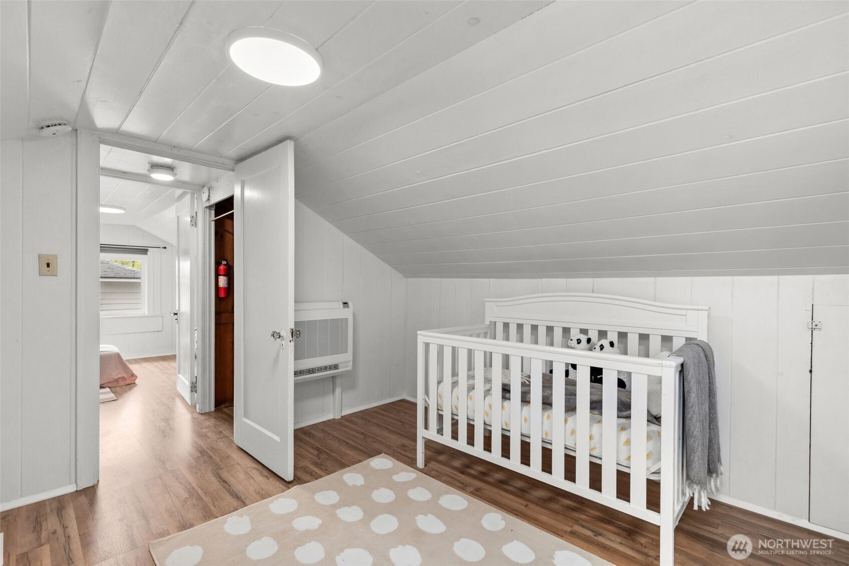 4010 Linden Avenue North Seattle, WA 98103 - Photo 13 of 28 Gallery Image 13