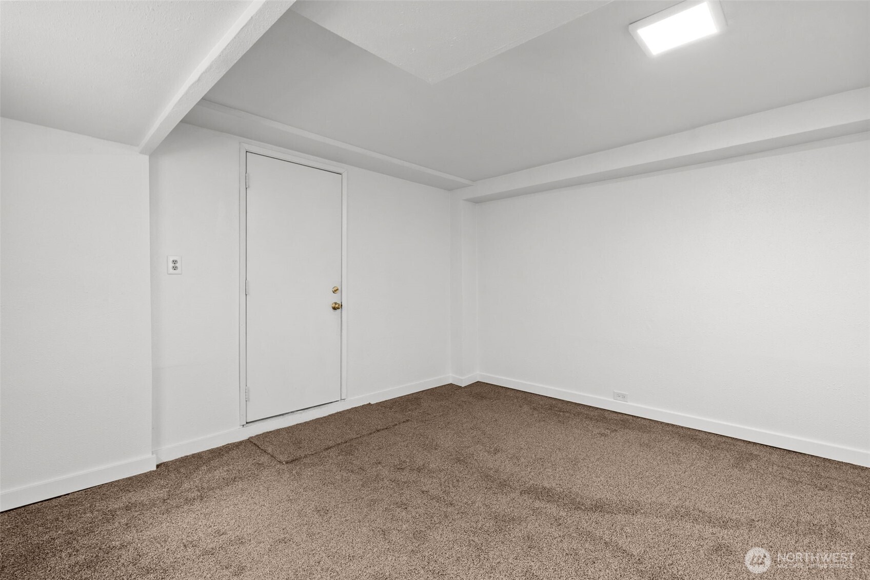 4010 Linden Avenue North Seattle, WA 98103 - Photo 17 of 28 Gallery Image 17