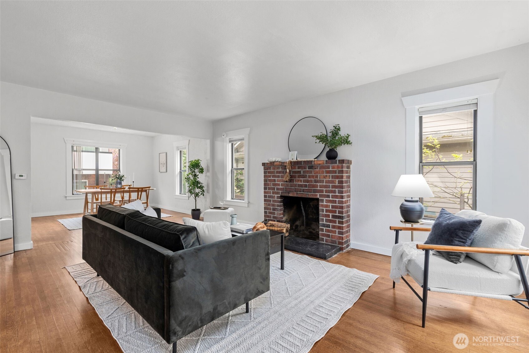 4010 Linden Avenue North Seattle, WA 98103 - Photo 2 of 28 Gallery Image 2