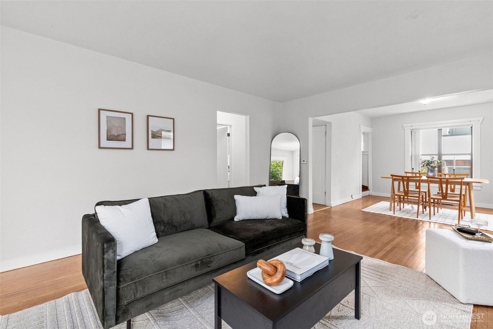 4010 Linden Avenue North Seattle, WA 98103 - Photo 4 of 28 Gallery Image 4