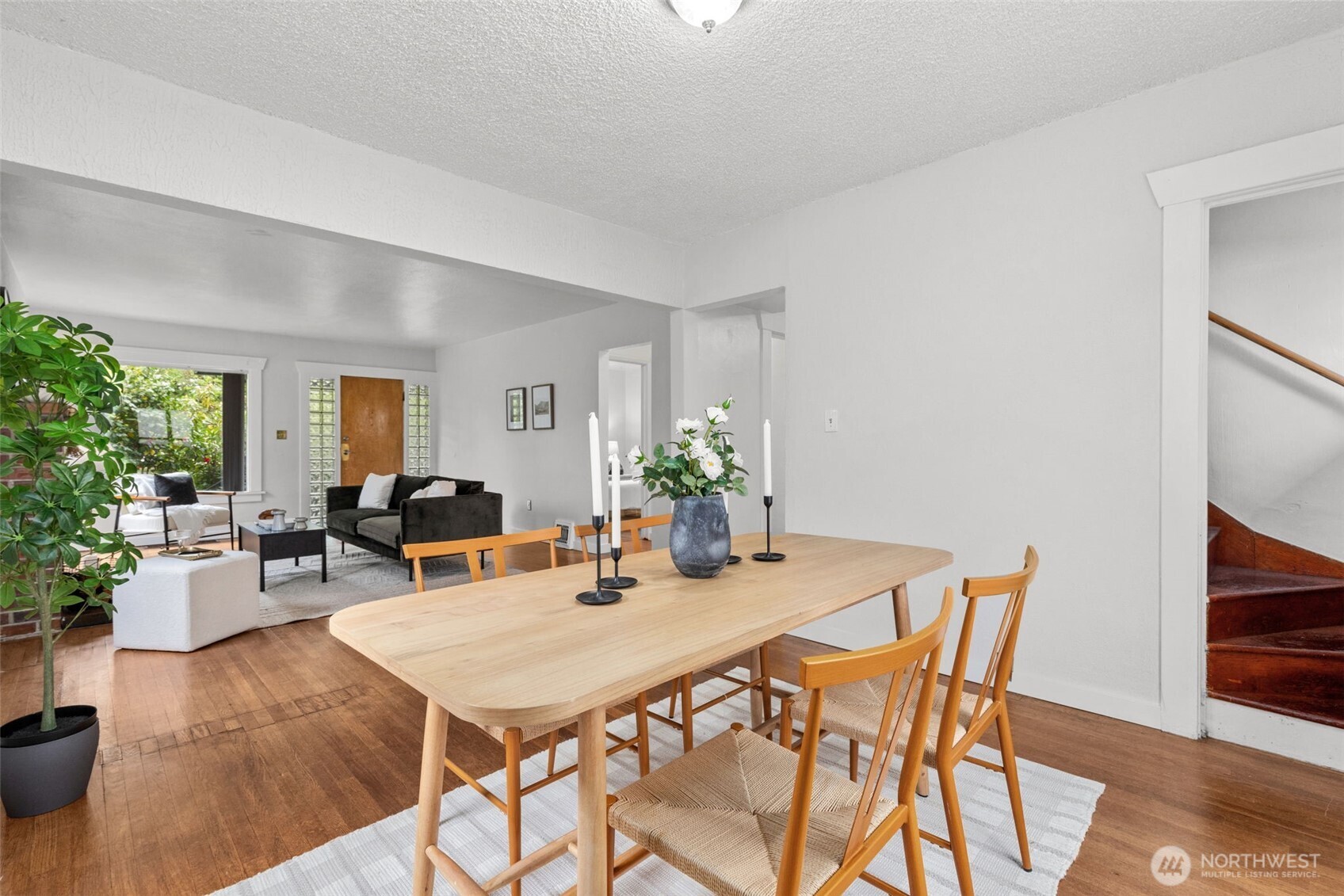 4010 Linden Avenue North Seattle, WA 98103 - Photo 5 of 28 Gallery Image 5