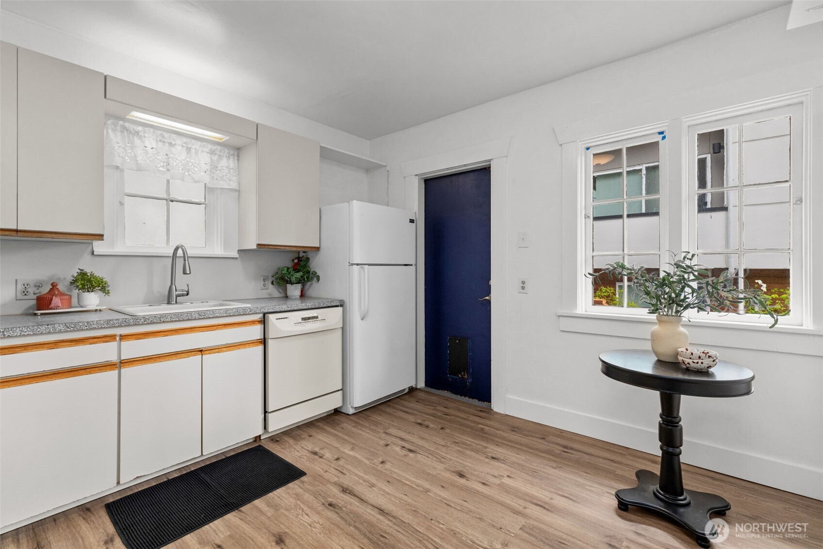 4010 Linden Avenue North Seattle, WA 98103 - Photo 7 of 28 Gallery Image 7