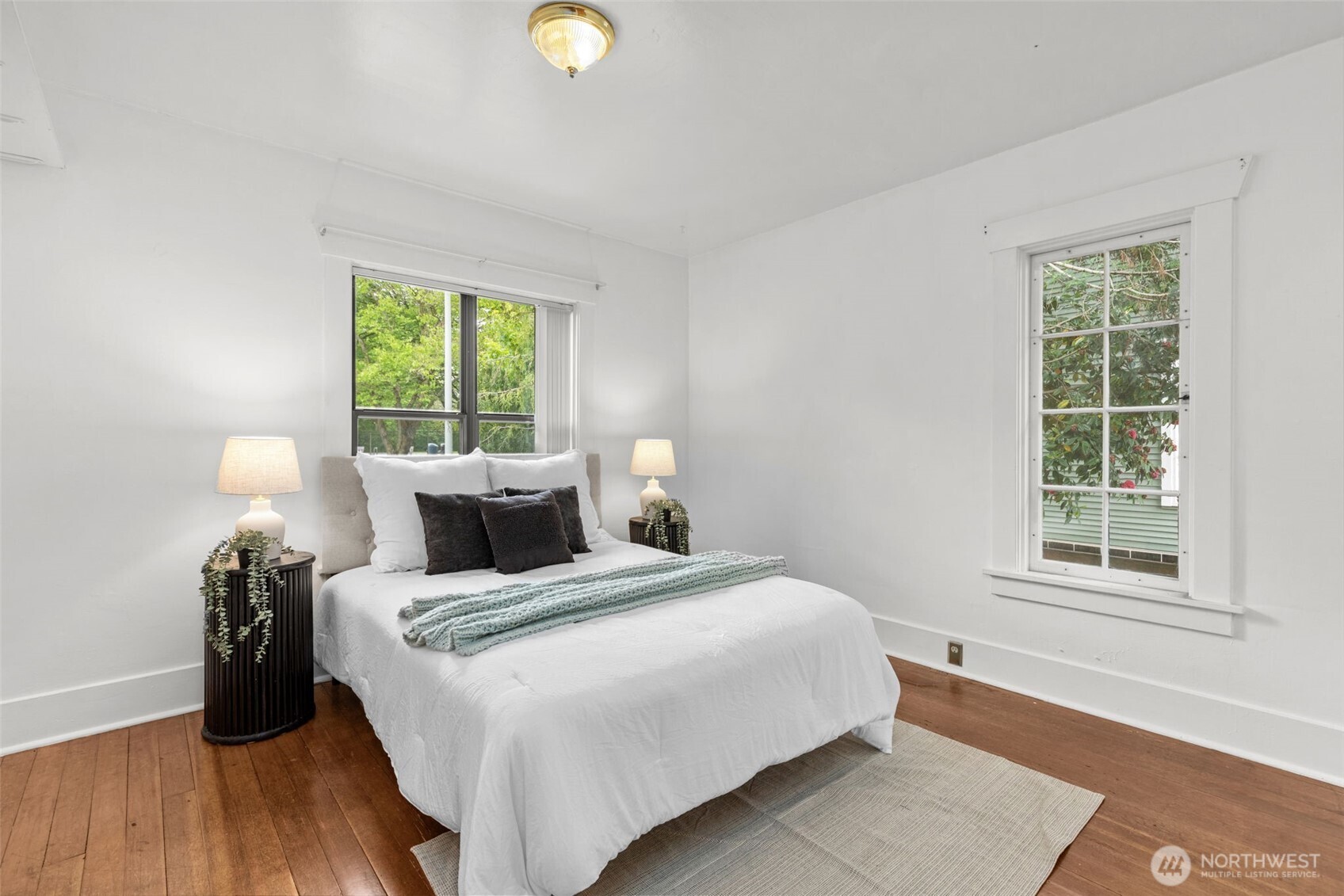 4010 Linden Avenue North Seattle, WA 98103 - Photo 8 of 28 Gallery Image 8