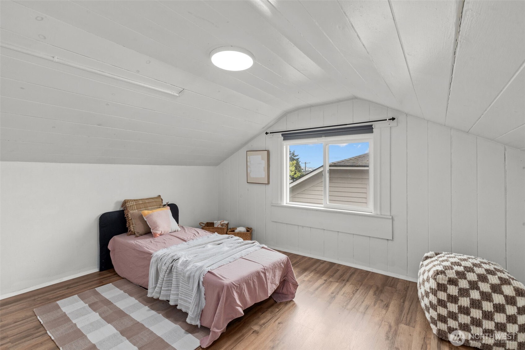 4010 Linden Avenue North Seattle, WA 98103 - Photo 10 of 28 Gallery Image 10