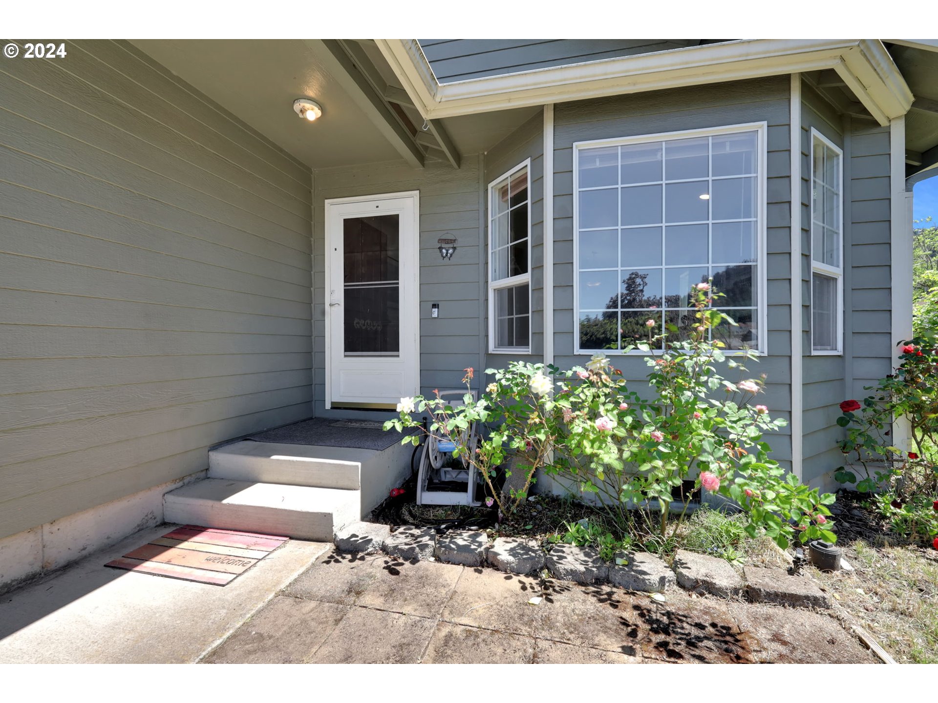 253 South 70th Place Springfield, OR 97478 - Photo 3 of 43