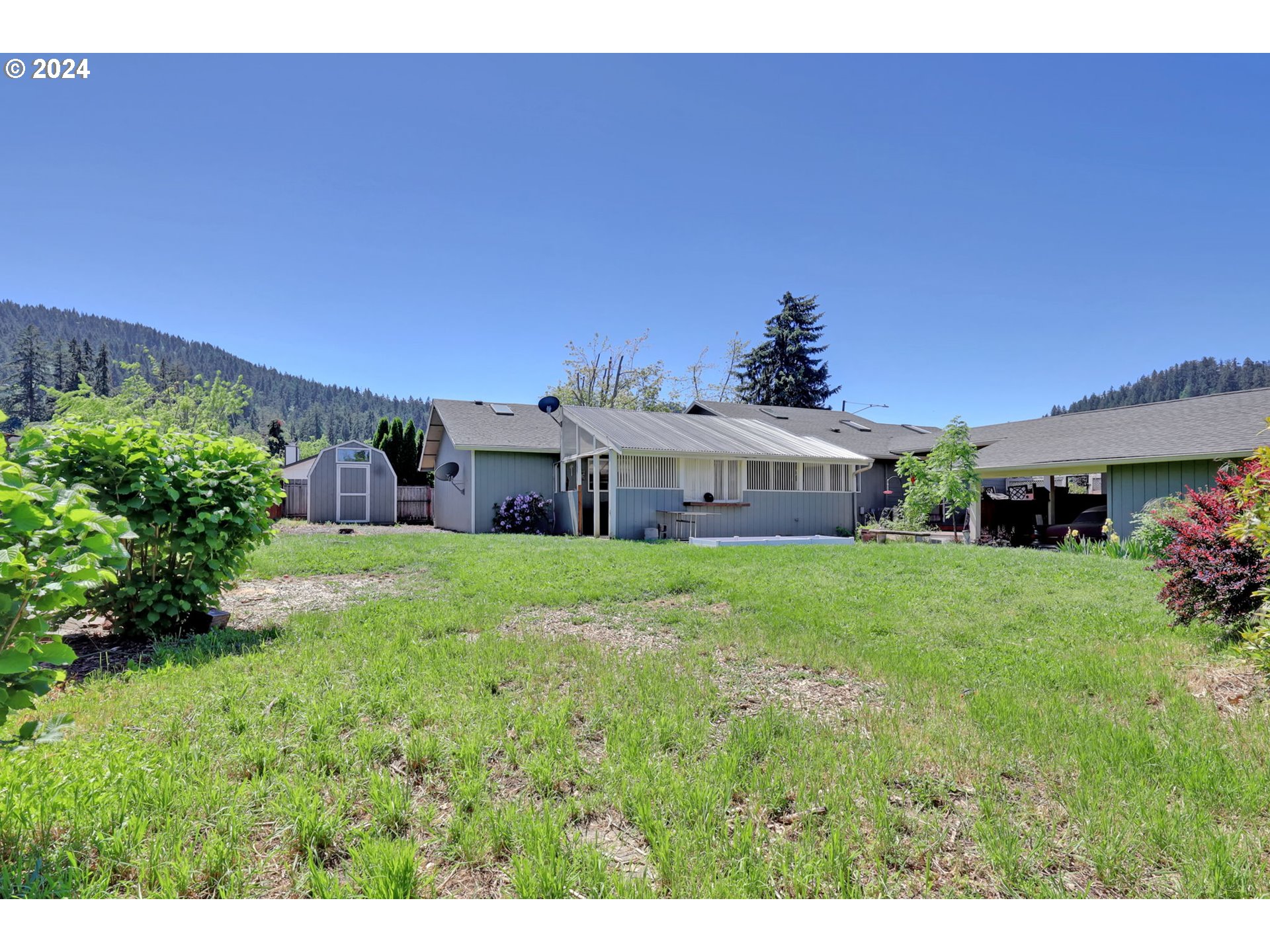253 South 70th Place Springfield, OR 97478 - Photo 38 of 43 a front view of a house with a garden