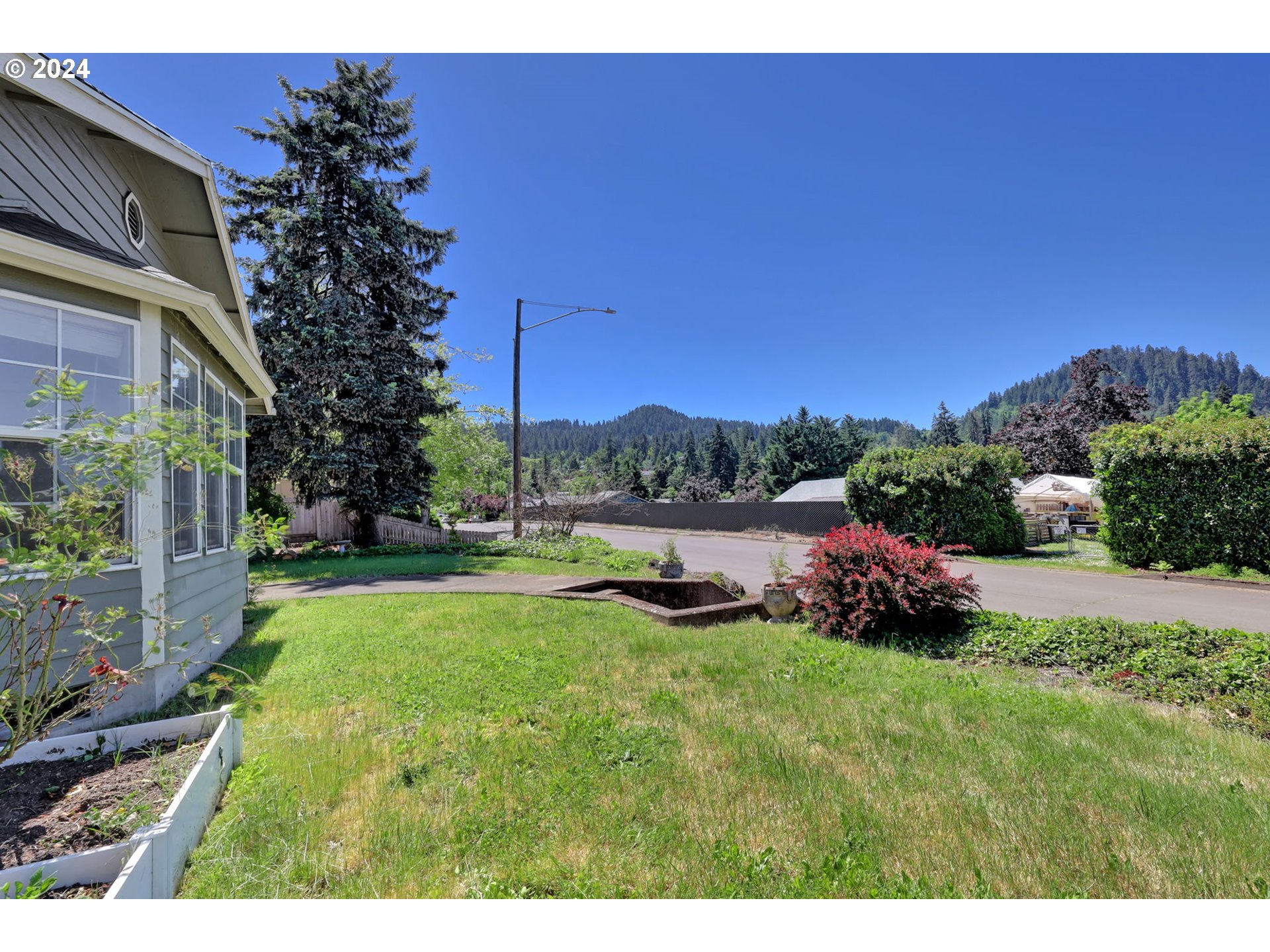 253 South 70th Place Springfield, OR 97478 - Photo 4 of 43