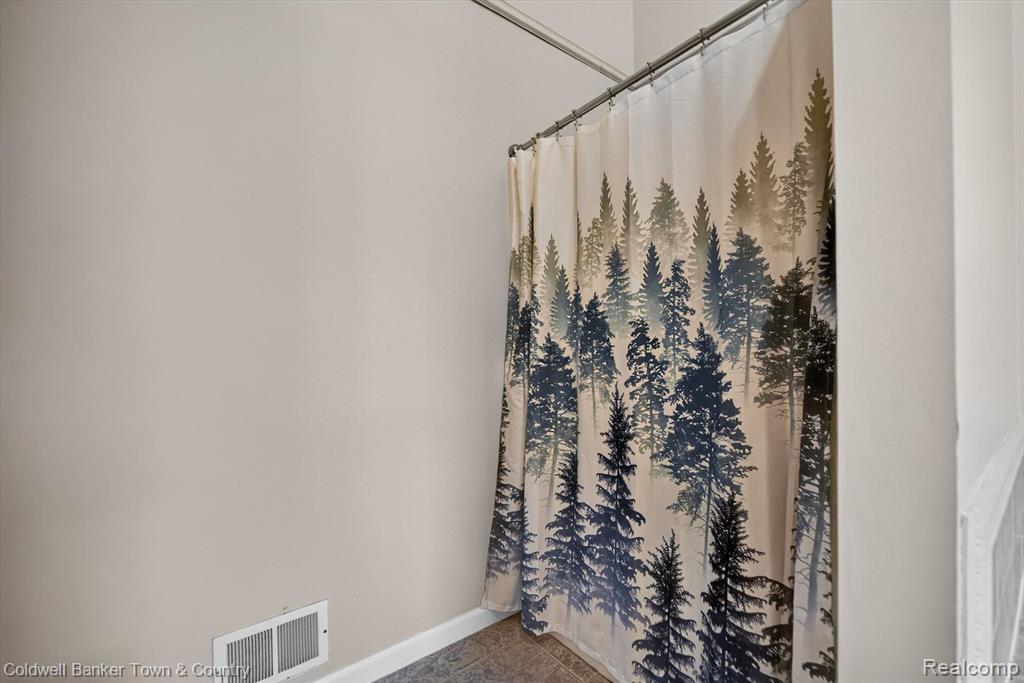 8175 Farley Road Pinckney, MI 48169 - Photo 26 of 61 Gallery Image 26