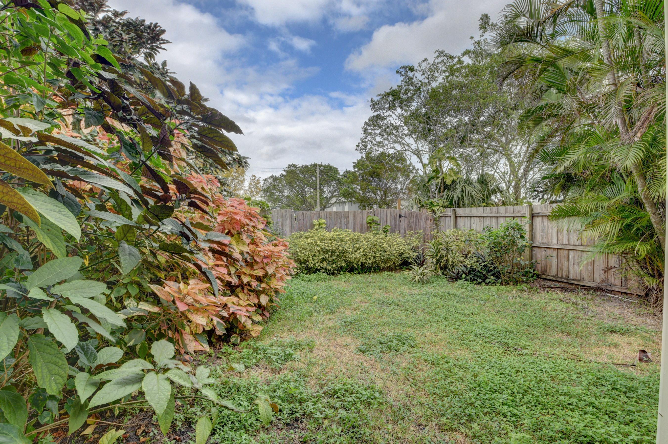 1698 Northwest 13th Street, Unit 3 Boca Raton, FL 33486 - Photo 28 of 33 04_dsc_3156_57_58_59_60