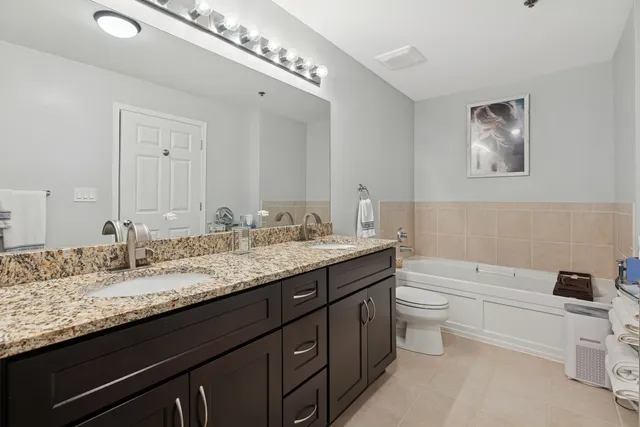 $450,000 | 400 West Ontario Street, Unit 513, Chicago, IL 60654