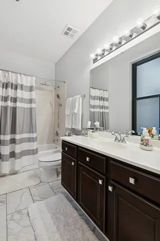 $450,000 | 400 West Ontario Street, Unit 513, Chicago, IL 60654