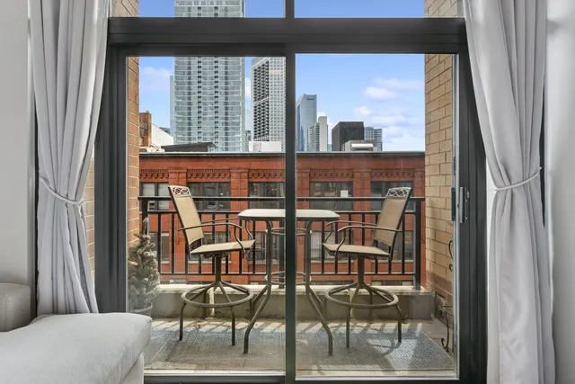 $450,000 | 400 West Ontario Street, Unit 513, Chicago, IL 60654
