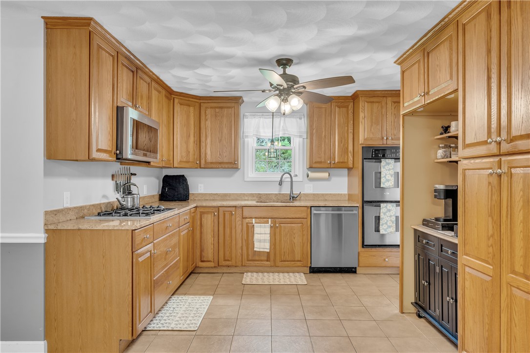 94 Susan Bowen Road Coventry, RI 02827 - Photo 5 of 29 Gallery Image 5