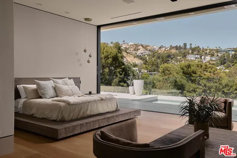 $68,000,000 | 9330 Flicker Way, Los Angeles, CA 90069