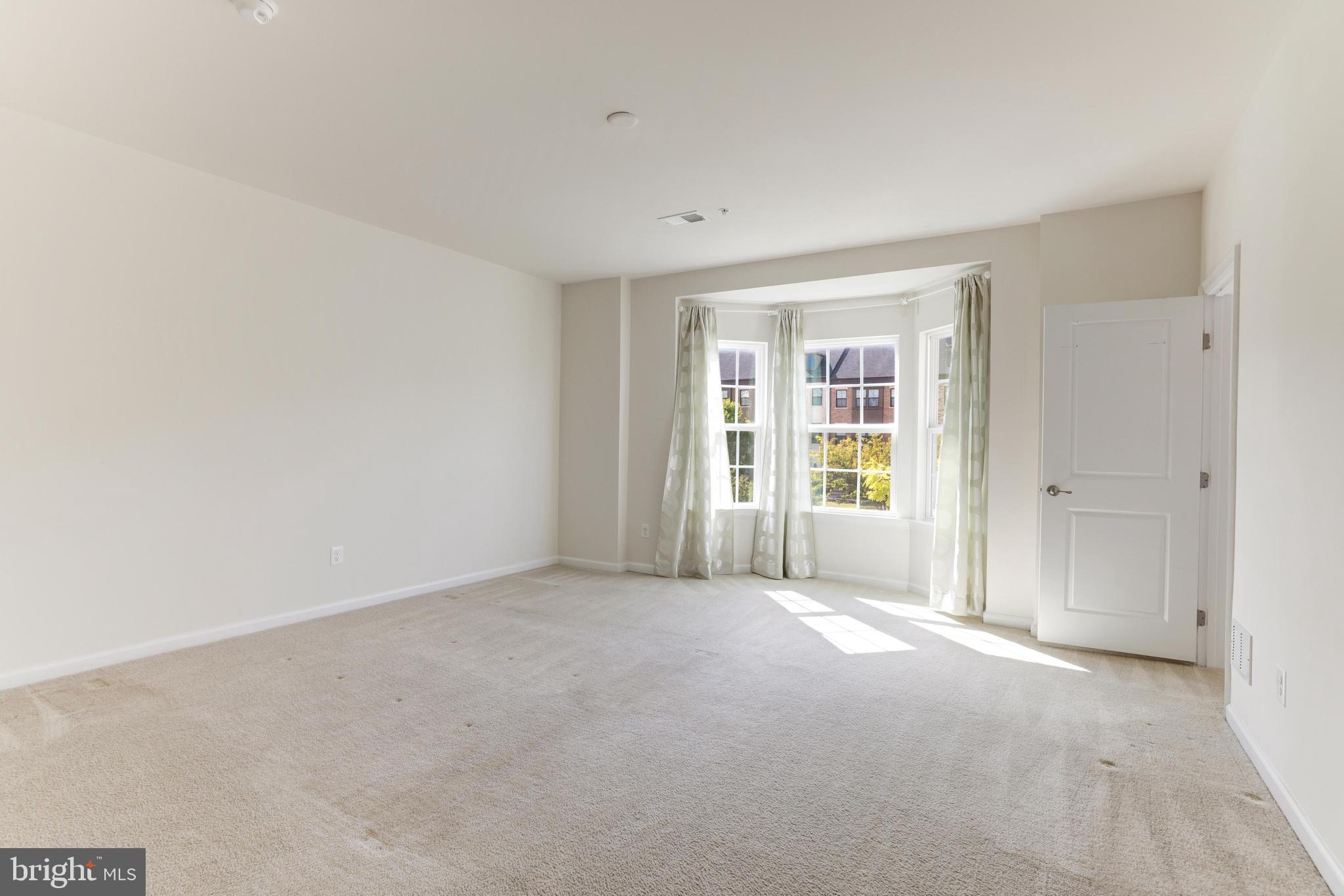 13643 Air And Parkway, Unit MUSEUM 9L Herndon, VA 20171 - Photo 35 of 45 a view of an empty room with a window