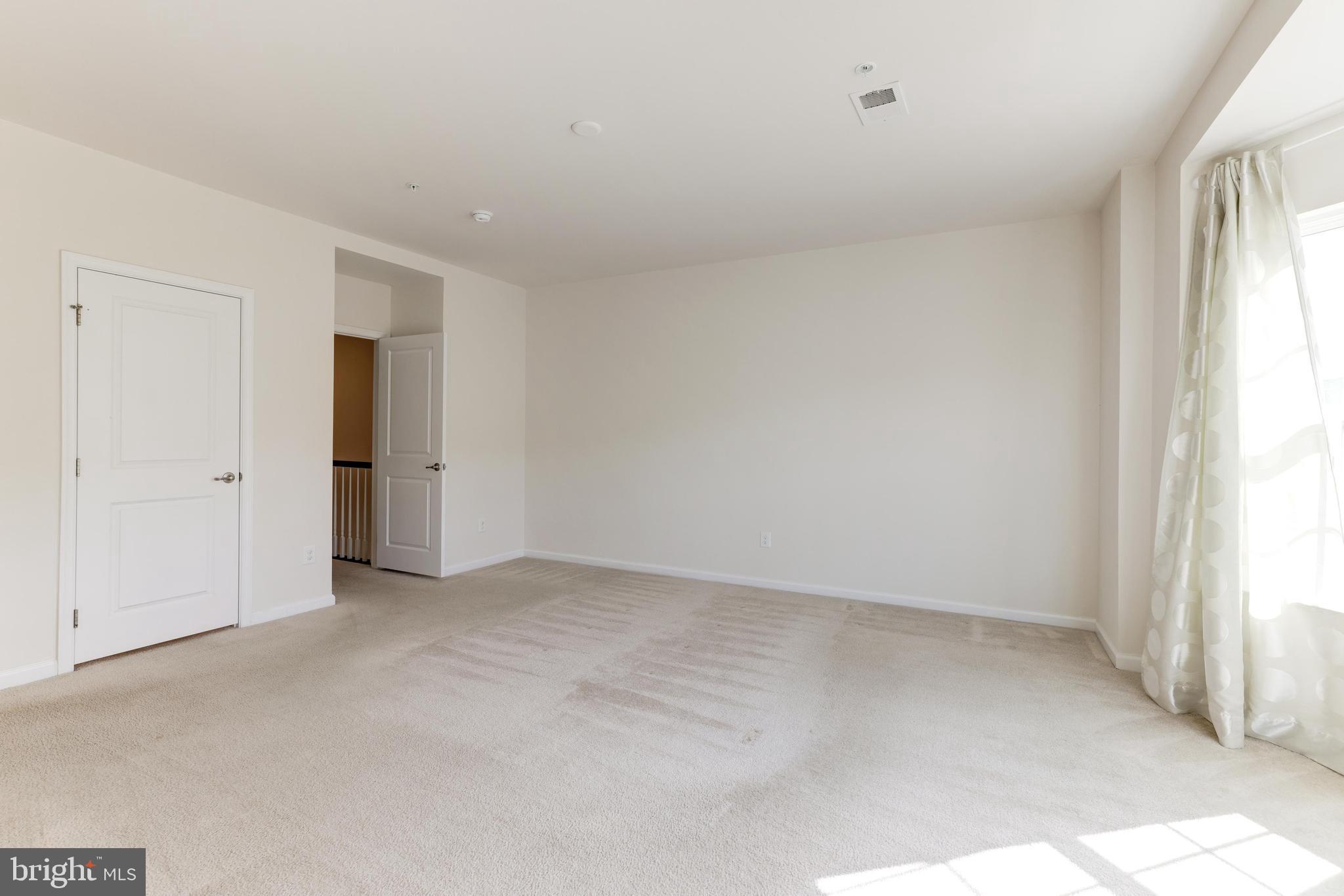 13643 Air And Parkway, Unit MUSEUM 9L Herndon, VA 20171 - Photo 38 of 45 an empty room with a window