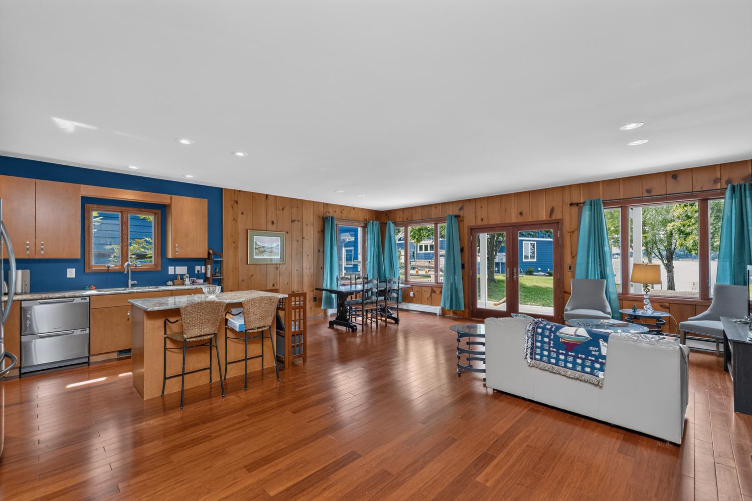 21129 Shore Acres Road Cassopolis, MI 49031 - Photo 13 of 45 21129 Shore Acres Rd-large-015-034-Livin
