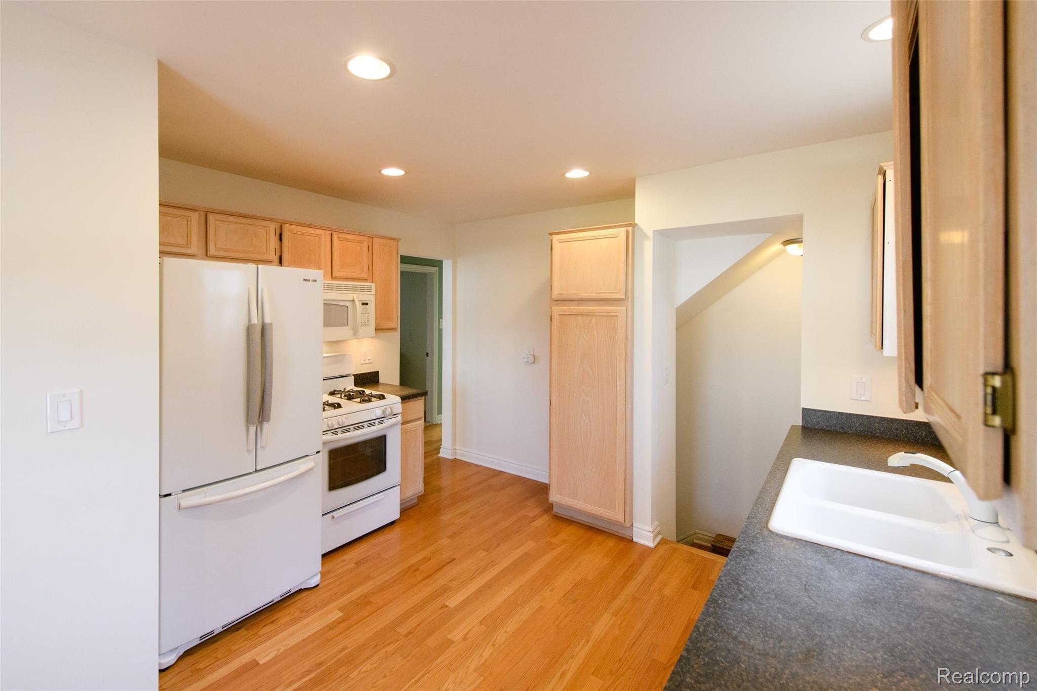 Kitchen 1a.jpg