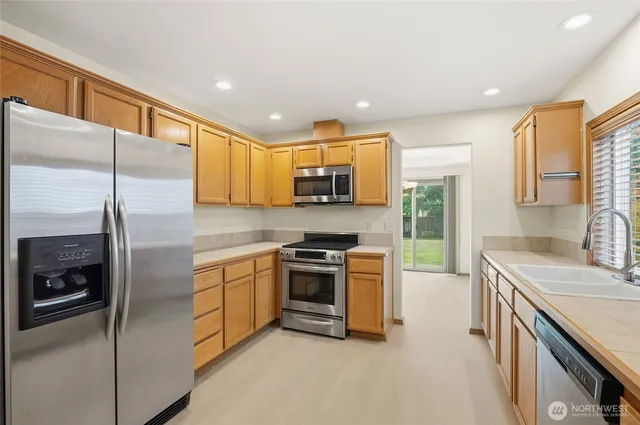 $799,000 | 14019 52nd Avenue West, Unit B, Edmonds, WA 98026