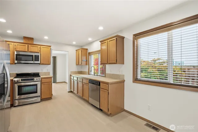 $799,000 | 14019 52nd Avenue West, Unit B, Edmonds, WA 98026