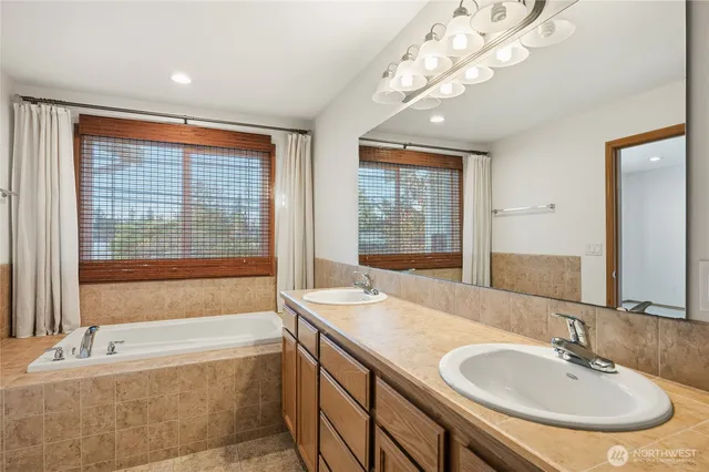 $799,000 | 14019 52nd Avenue West, Unit B, Edmonds, WA 98026