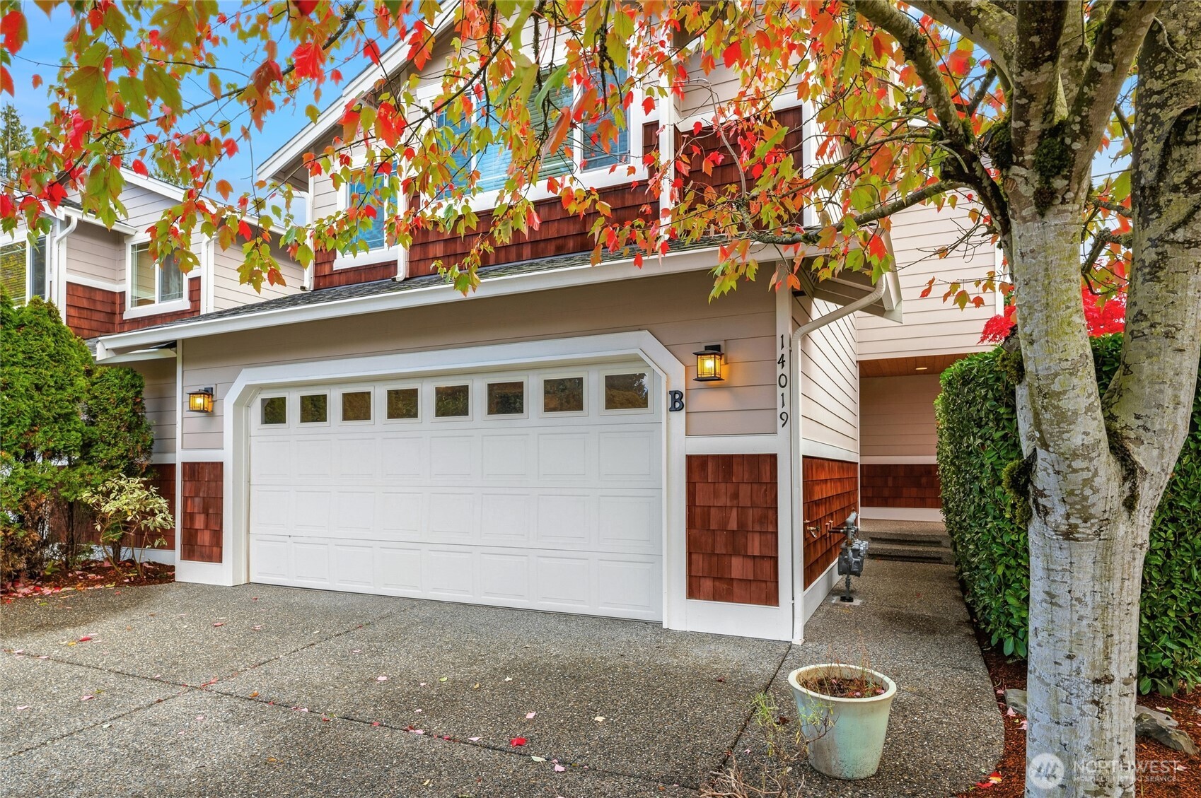 14019 52nd Avenue West, Unit B Edmonds, WA 98026 - Photo 3 of 38 a front view of a house with a garden