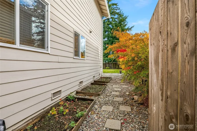 $799,000 | 14019 52nd Avenue West, Unit B, Edmonds, WA 98026