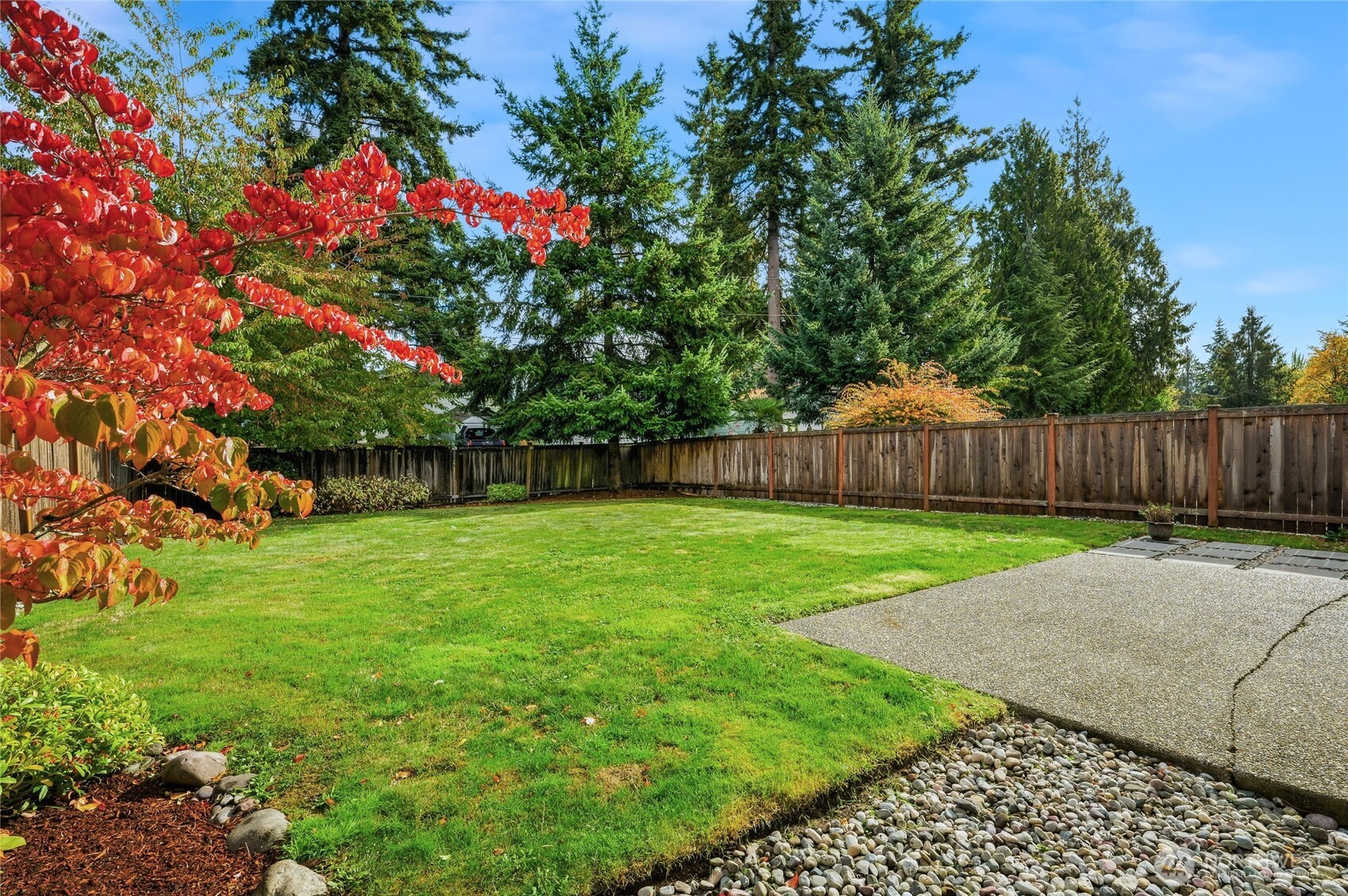 14019 52nd Avenue West, Unit B Edmonds, WA 98026 - Photo 35 of 38 a view of a backyard with a garden