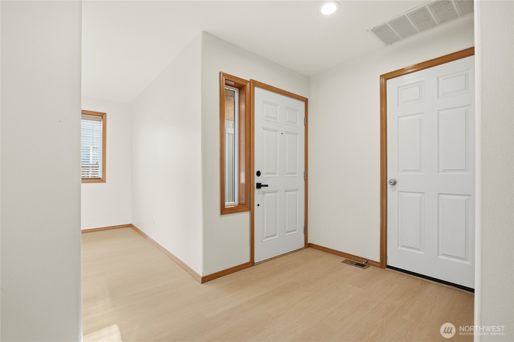 14019 52nd Avenue West, Unit B Edmonds, WA 98026 - Photo 6 of 38 an empty room with windows